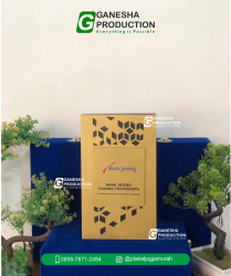 Plakat Kayu Aklirik Persegi Gold